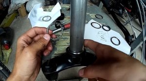 Замена подшипников в безрезьбовой рулевой колонке на велосипеде.