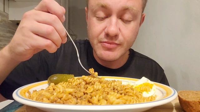 МУКБАНГ. ОБЖОР. МАКАРОНЫ ПО-ФЛОТСКИ + ЯИШЕНКА.