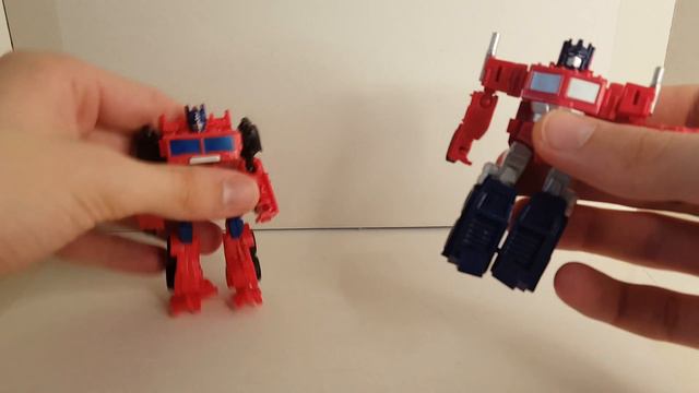 Transformers "G1" Optimus Prime VS Transformers Bumblebee Optimus Prime - [Трансфобзоры: Сравнение] смотреть онлайн