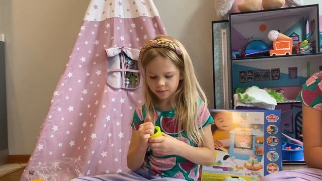 День рождения Baby Yoda , вкусный подарок из пластилина PLAY DOH. ЕВА ТВ. АНГЕЛИНА ТВ. смотреть онлайн