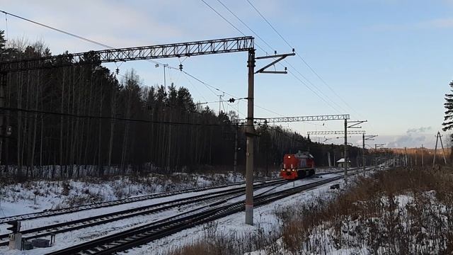 Тепловоз ТЭМ18ДМ-730 следует резервом. смотреть онлайн