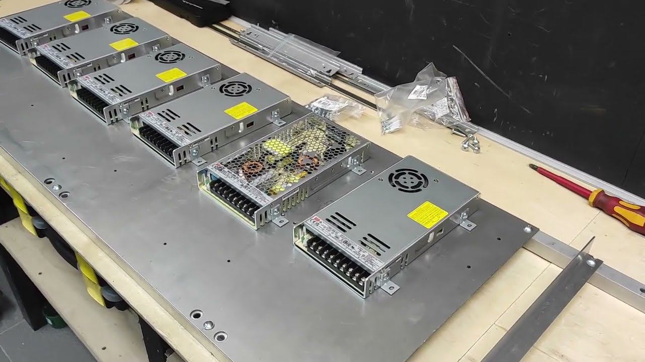 Как закрепить блоки питания для светодиодной ленты в щите | крепежные уголки Mean Well смотреть онлайн