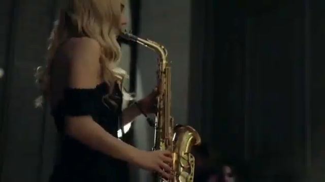 Саксофонистка Мария Зотова. Shape of you смотреть онлайн