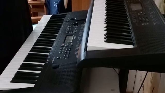 Christmas song 🎵 🎄 Jingle bells Yamaha PSRE253 and Casio CTK 3200 смотреть онлайн