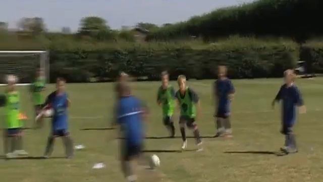 Entrenamiento de fútbol en niños de 5-8 años con 5 ejercicios para burlar a defensores 5 смотреть онлайн