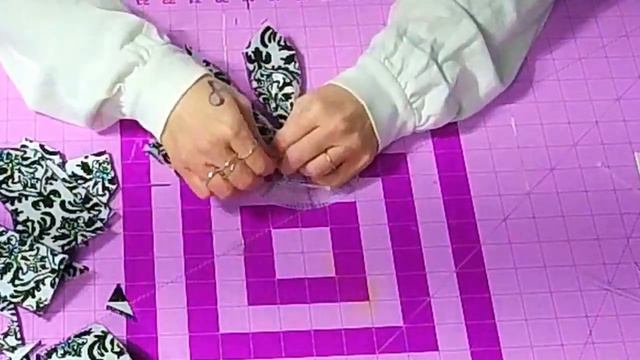 #makeitlikelaurie | Ribbon Flowers | DIY Multi Bloom Flower Wreath | Large Wreath Board | Tutorial