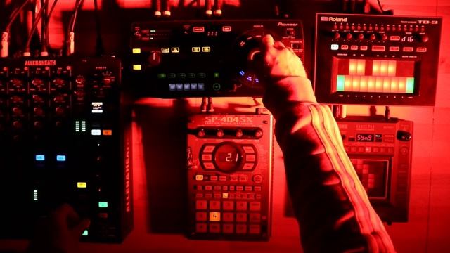Roland SP404 sx and Pioneer RMX1000 5 min live смотреть онлайн