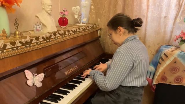 Sofiia. Длинные арпеджио в гамме Ре-бемоль мажор. смотреть онлайн