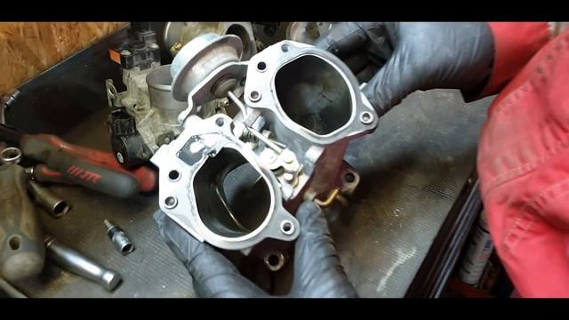 Alphard 2005г.в./3.0/1MZ-FE/Чистка электромагнитного клапана холостого хода. Держал 1400об.мин. смотреть онлайн