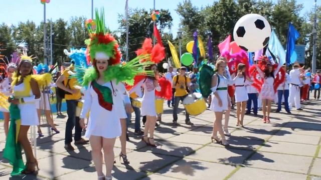 Архангельск Парад День Города 2015 Самба Cuesta Arriba (7) и Солнечная Батукада смотреть онлайн