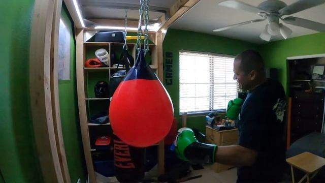 Water Heavy Bag for Boxing, MMA in home made UFC Gym. смотреть онлайн
