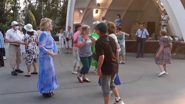 СОНЕЧКО!???/ТАНЦЫ В ПАРКЕ ГОРЬКОГО ХАРЬКОВ ИЮЛЬ 2021 смотреть онлайн