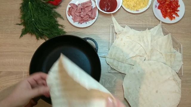 ?ПИЦЦА из лаваша ЗА 5 МИНУТ на сковороде? | fast PIZZA with thin pita смотреть онлайн