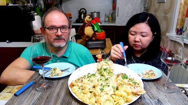 Мукбанг Куриная грудка в соусе / Mukbang Chicken breast in sauce смотреть онлайн