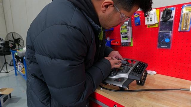 How to add Apple CarPlay / Android Auto to an older car! смотреть онлайн