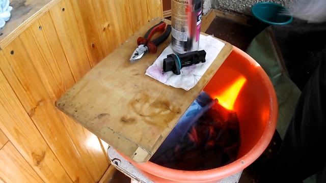 Чистка ДМРВ с помощью очистителя карбюратора (ВАЗ 2115) смотреть онлайн