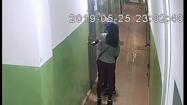 Покурить в подъезде, намусорить там где не стоит это нормально.