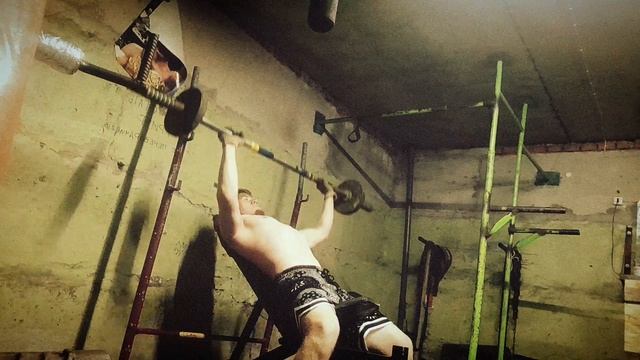 Наклонный жим штанги лёжа смотреть онлайн