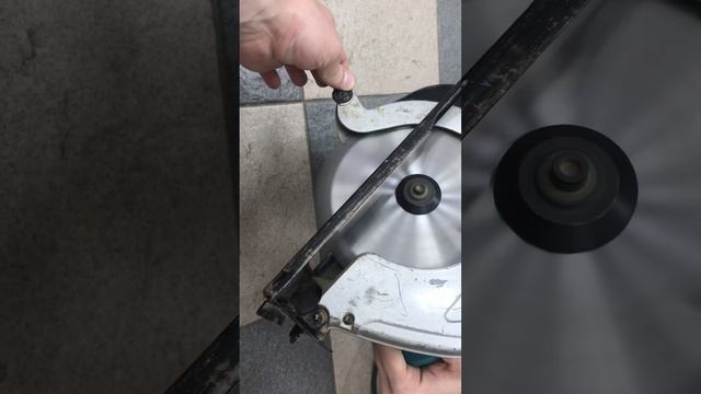 Дисковая пила Makita 5704R смотреть онлайн