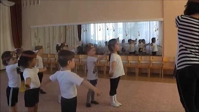 Фрагмент занятия по физическому развитию во второй младшей группе смотреть онлайн