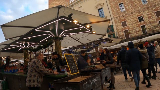 Verona, Italy walking tour【4K Ultra HD】Verona Christmas Market - Street Food in Italy - Virtual Wal смотреть онлайн