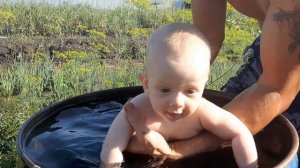 Купание малыша в дачных условиях