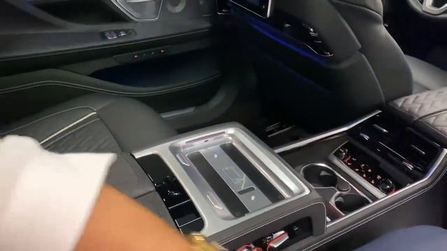 2021 BMW Alpina B7 - Revs + Walkaround 4K смотреть онлайн