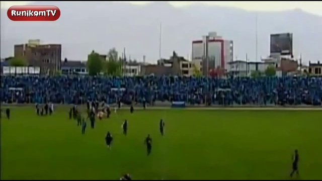 Молния ударила в футболиста во время матча в Перу смотреть онлайн