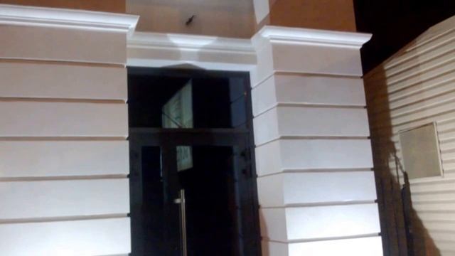 Недорогая подсветка здания