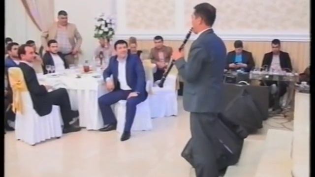 Gitara ifacisi Bextiyarin oglunun kicik toy meclisi (Yaver Klarnet) смотреть онлайн