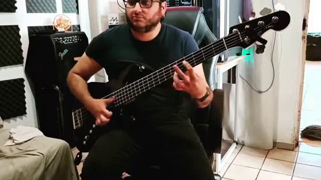 Squier jazz bass deluxe - cambio de cuerdas - Ernie Ball смотреть онлайн