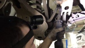 Замена развальных болтов и сайлентблоков задней подвески Митсубиси Аутлендер.