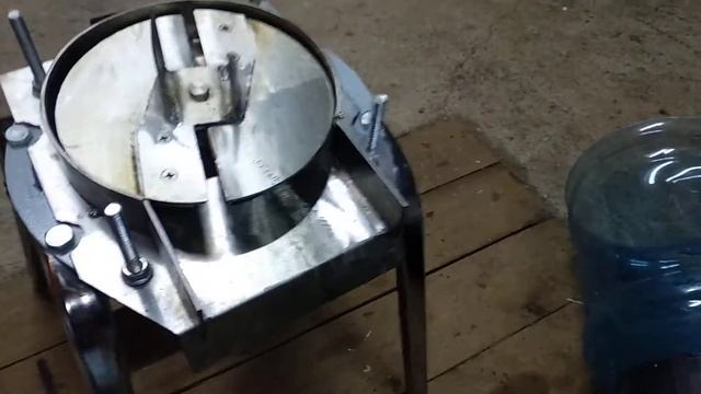 Самодельная дробилка для яблок. Часть 2. А что внутри?! смотреть онлайн