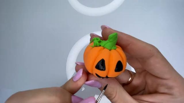 Поделки на ХЕЛЛОУИН - Тыква и летучая мышь из пластилина смотреть онлайн