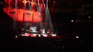 Он был старше ее, она была хороша