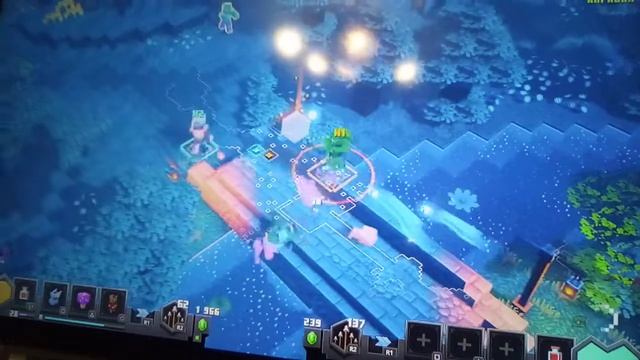 играем в Майнкрафт данжерс смотреть онлайн