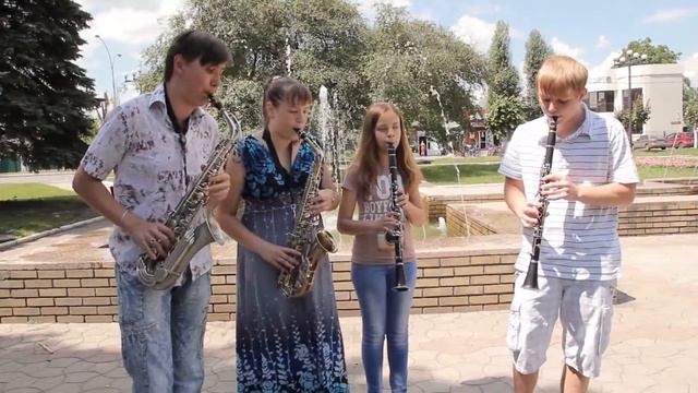 Уличные музыканты в Покровске "Красноармейск" смотреть онлайн