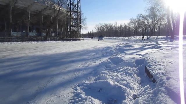скользим в поворот на Переднем приводе смотреть онлайн