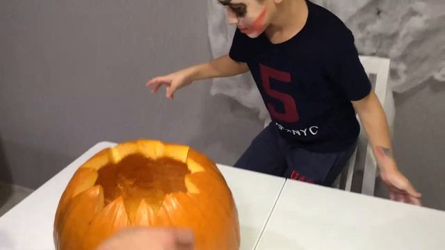 Тыква на ХЭЛЛОУИН своими руками -- HALLOWEEN 2018 смотреть онлайн