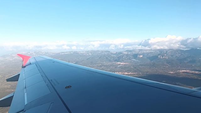 Sunny morning takeoff from Palma de Mallorca Airport (PMI) | Airbus A320-200 Laudamotion смотреть онлайн