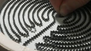 Ремонт инфракрасной плиты - фиксация ленточного нагревателя конфорки к основанию.