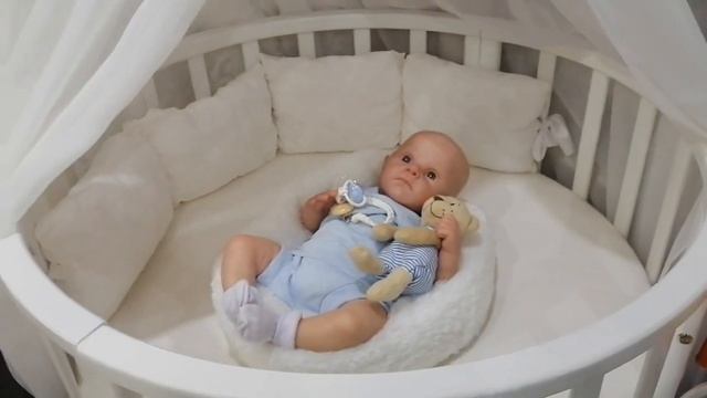 СКОЛЬКО СТОИТ КРОВАТКА ДЛЯ РЕБОРНА?! Круглая кроватка! Малыш Оливер смотреть онлайн