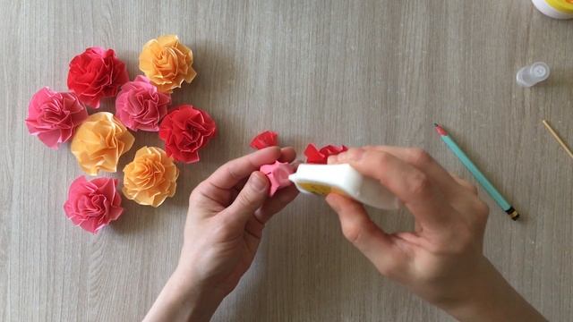 Отличная ИДЕЯ для поделки. Венок из бумажных роз. Paper Carnation Wreath. смотреть онлайн