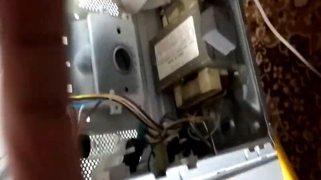 Вспышки внутри микроволновки смотреть онлайн