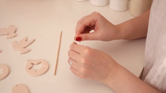 Making Ceramic Christmas Ornaments (Bisque + Glaze + Gold Luster) смотреть онлайн