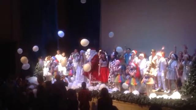 Новогодние игрушки, финал МЦ " Мир" смотреть онлайн