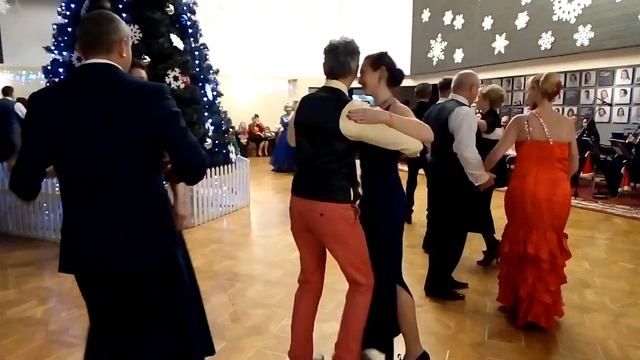 Вы думаете ,что Жизнь тусклая？Попробуйте ПОТАНЦЕВАТЬ！！！ смотреть онлайн