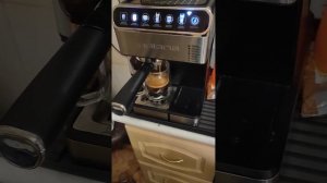 Кофеварка Polaris PCM 1540 WiFi - Возможность автоматически налить 2 порции через сценарии Алисы