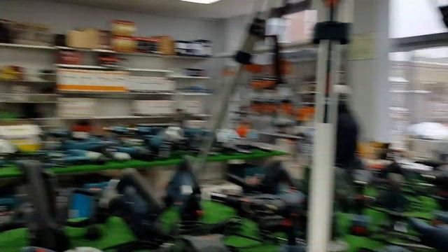 Магазин внутри ...