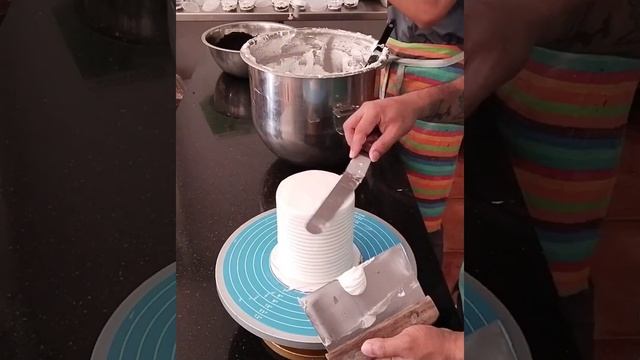 How To Stack 5 Tier Soft Icing Cake? смотреть онлайн